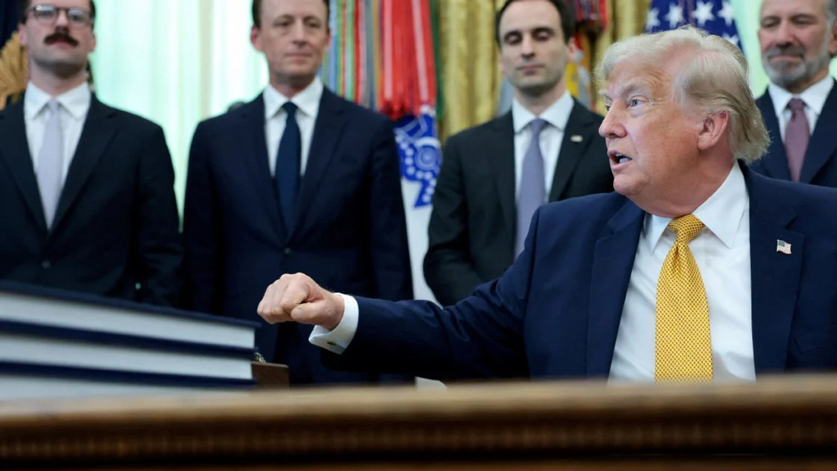 Two Arrested in Connection With Alleged Plot to Attack White House During Trump UFC Event