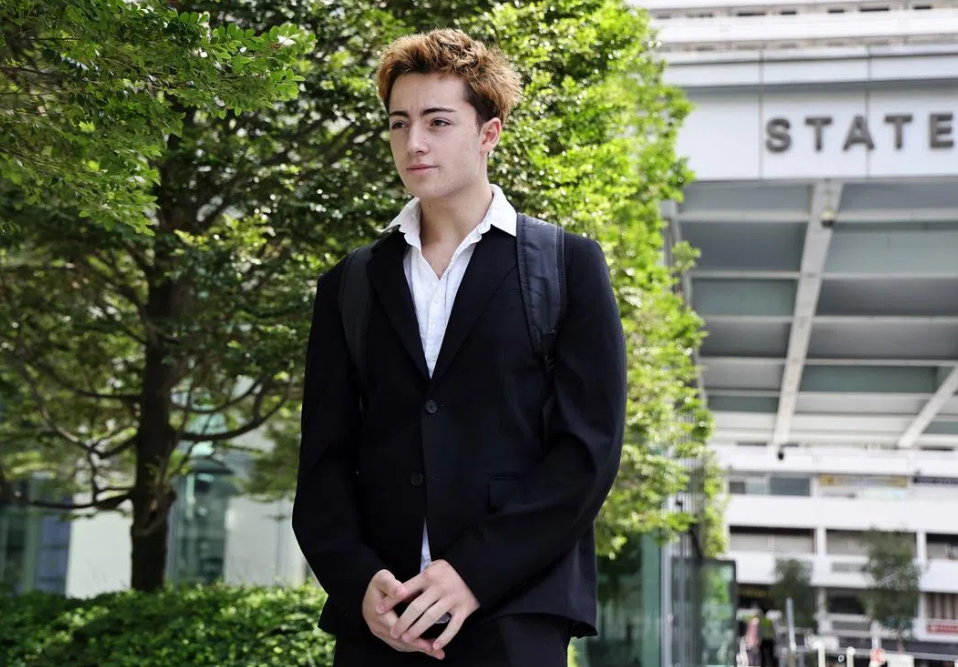 French Teen in Singapore to Plead Guilty to Vending Machine Straw Incident