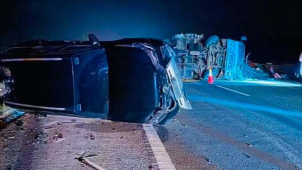 Three officers in DPM's media team escape serious harm in East Coast Expressway pile-up