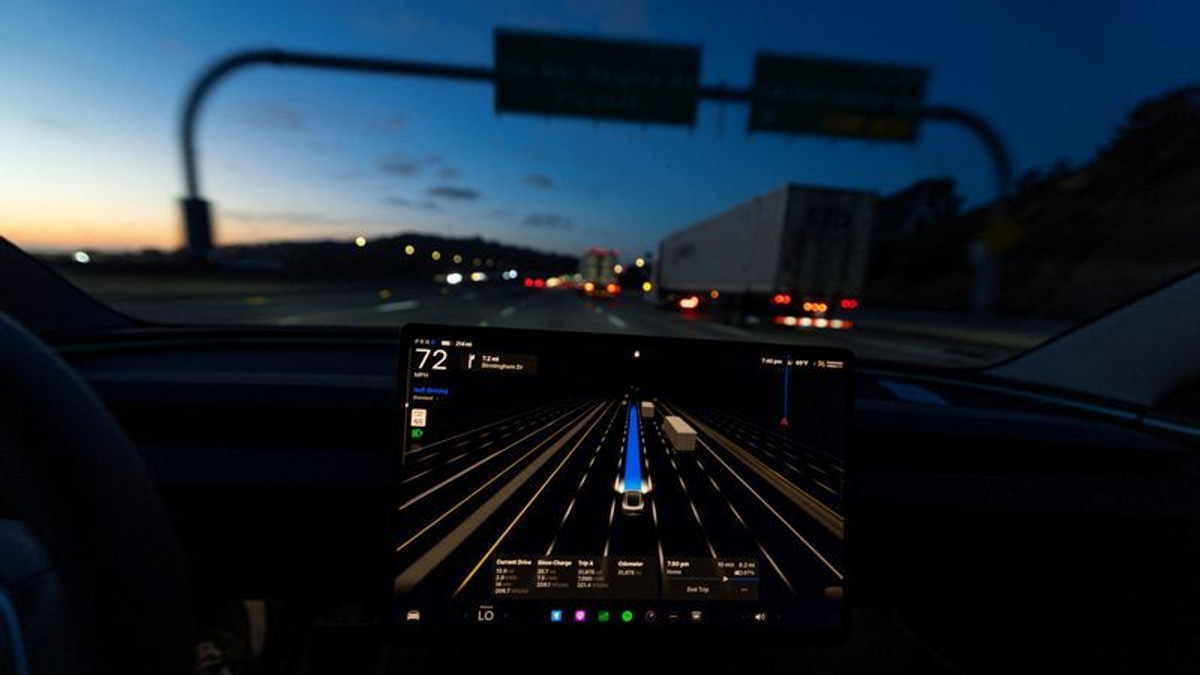 US Senators Challenge Tesla's Self-Driving Safety Claims, Demand NHTSA Review