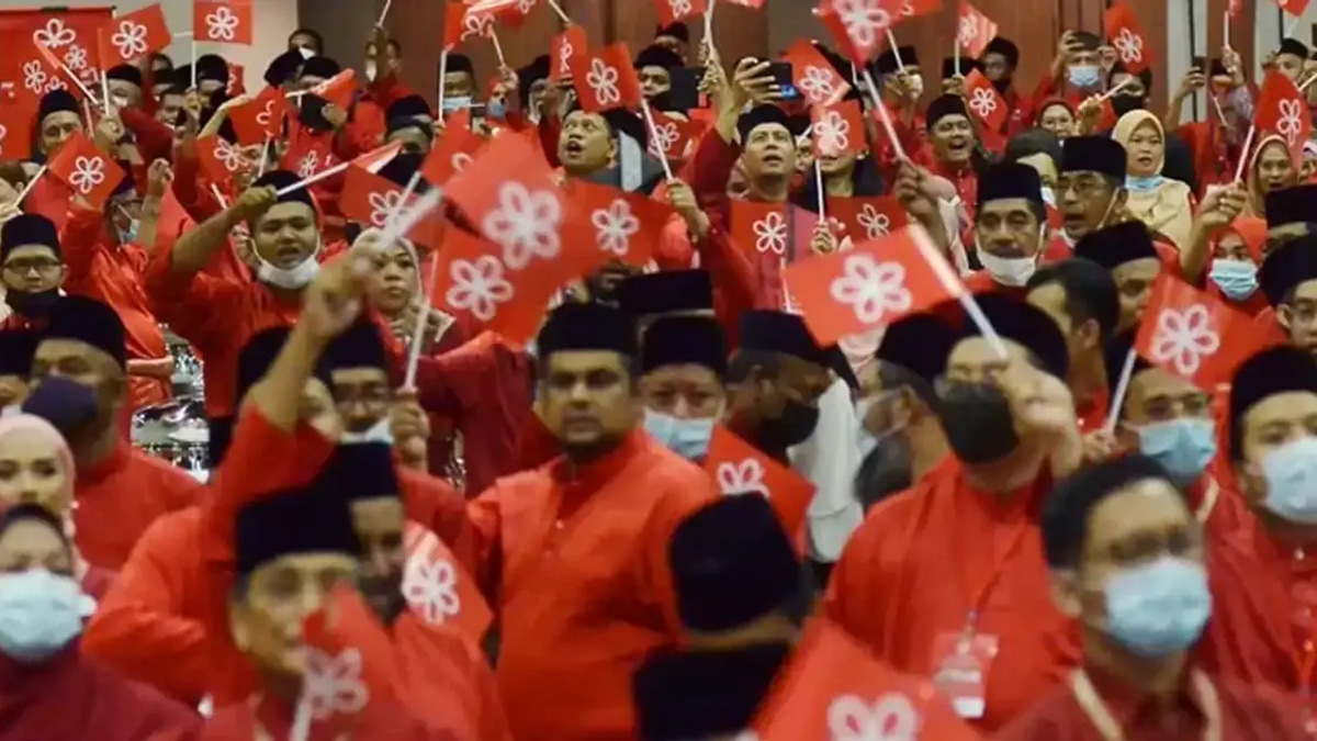 Bersatu's Coalition Future Questioned as PAS Signals Strain Within PN Alliance